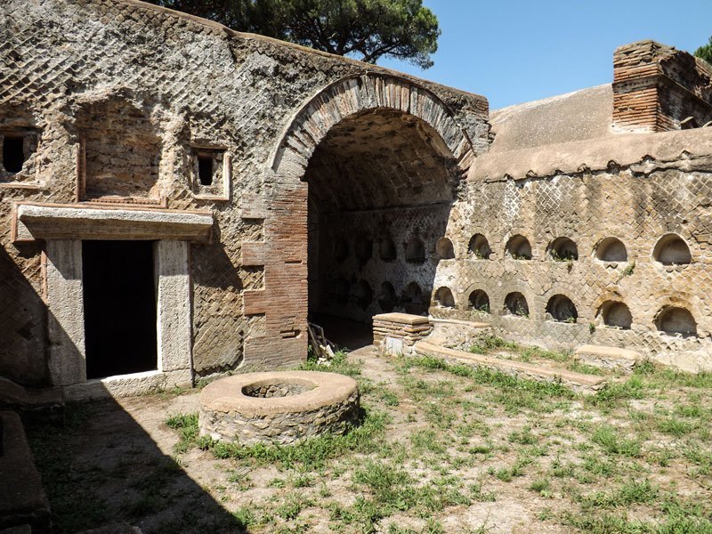 Fiumicino - Isola Sacra; la necropoli di Porto.