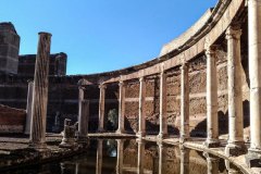 Tivoli - Villa Adriana; il Teatro Marittimo.